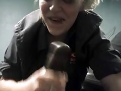ຕື່ນເຕັ້ນກັບຜູ້ຊາຍຈໍາກັດ fucked ຍິງໃນຕາຕະລາງ