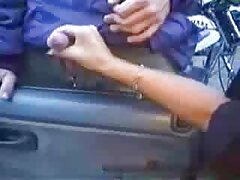 ວຽກເຮັດງານທໍາປາກຮ້ອນ busty ດູດ penis